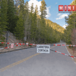 Carretera cortada Minirisk sin fondo blanco